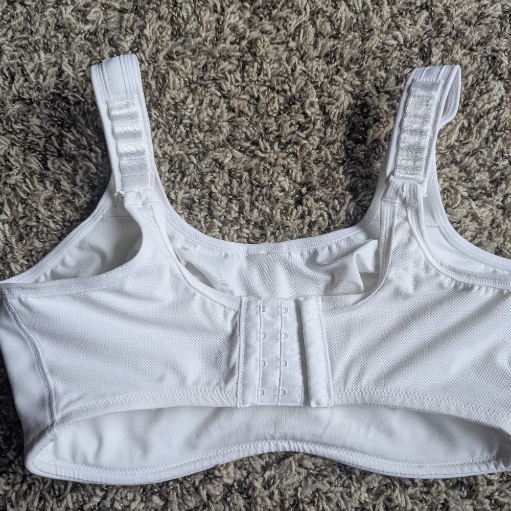 NWOT Wacoal Simone White Sports Bra 36DDD